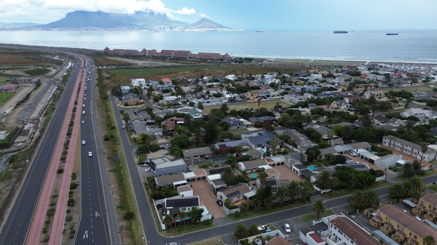 Commercial Property for Sale in Waves Edge Western Cape